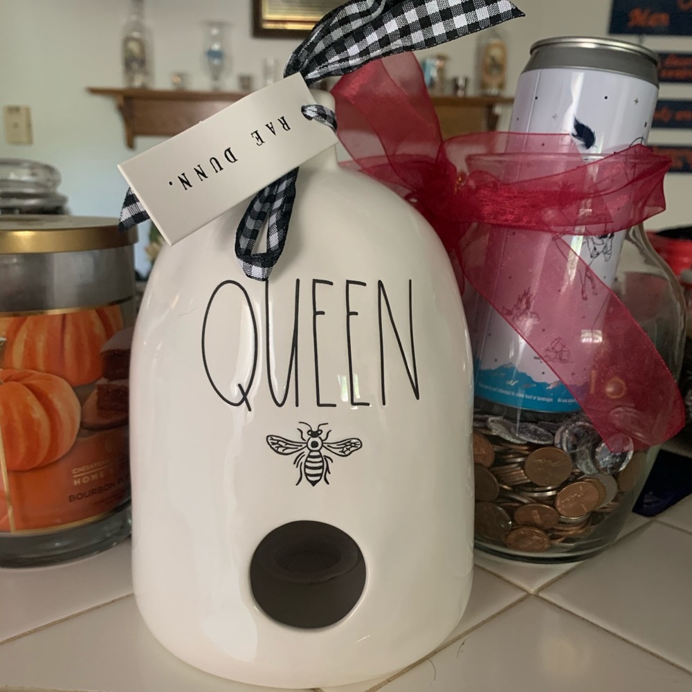 Rae Dunn “Queen Bee” Bee Hive